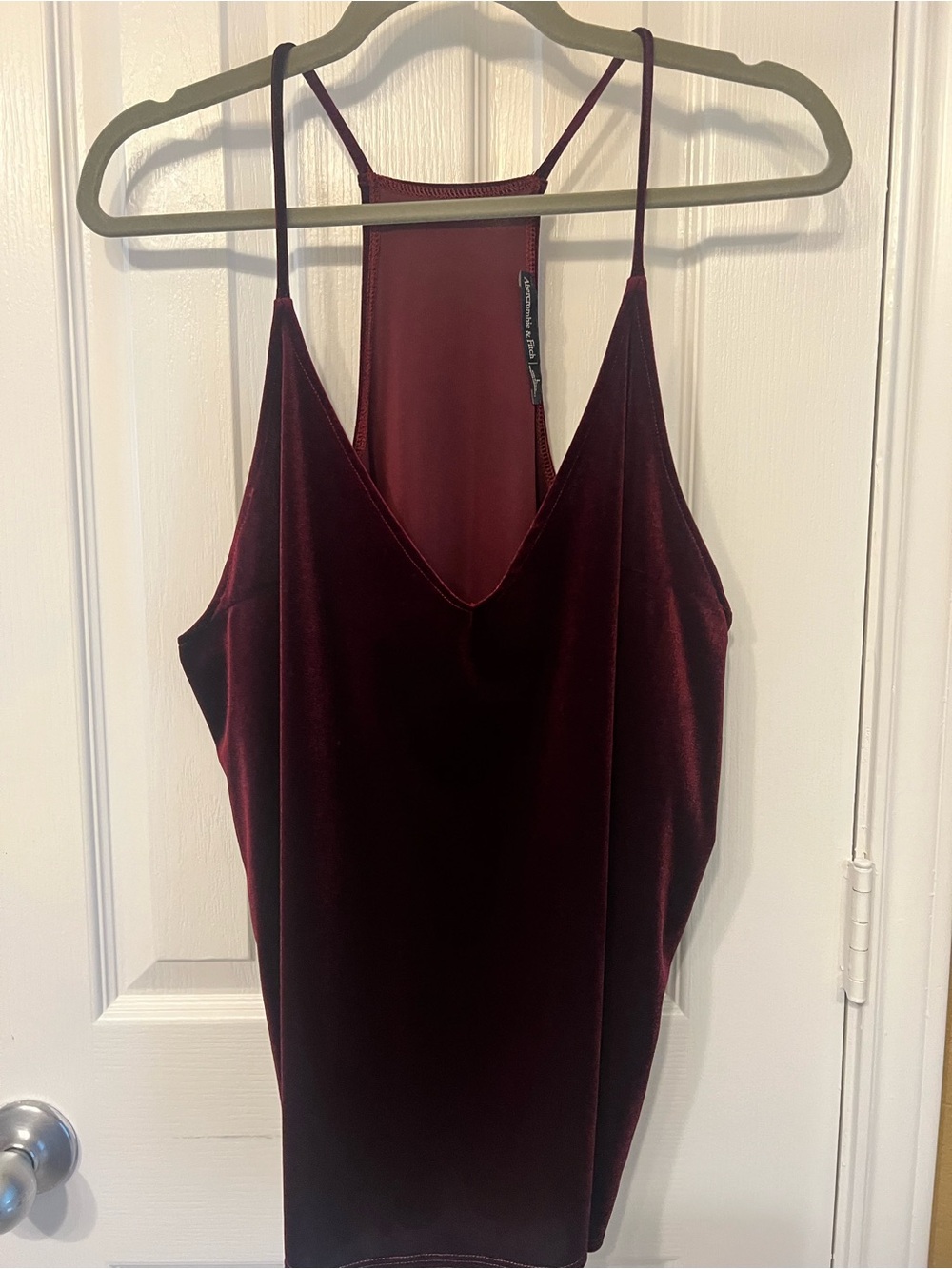Abercrombie & Fitch Y2K Velvet V‑Neck Cami in Deep Wine, Size L